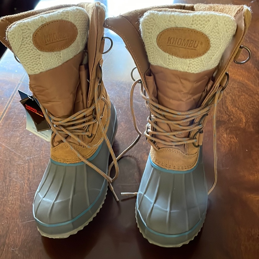 NWT KHOMBU boots